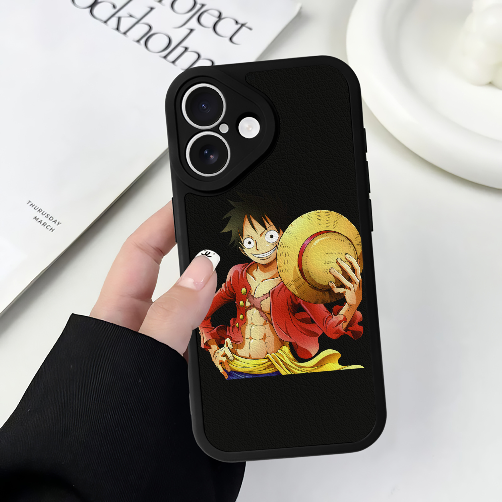 （画像用） ワンピース モンキー・D・ルフィ ONE PIECE Monkey D. Luffy 【iPhone 16シリーズ対応】シリコンスマホケース（レザー調） 材質：シリコン